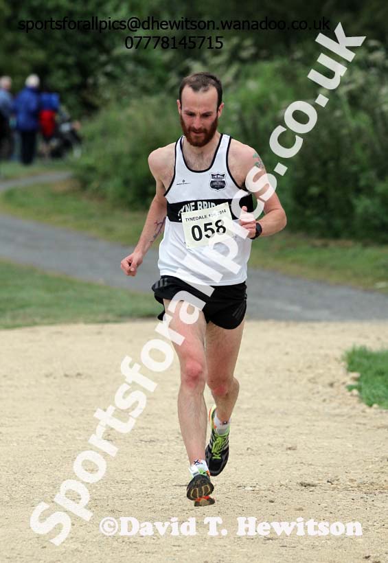 Shaun Brown (Tyne Bridge) 2nd in the Tynedale 10k Road Race. Photo: David T. Hewitson/Sports for All Pics